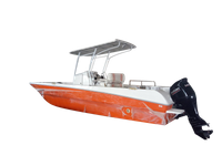 قارب صيد بمحرك متطور في أعماق البحار
